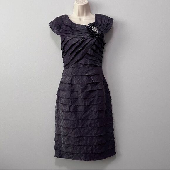 London Times Shimmering Purple Shutter Pleat Dress W/Brooch Size 10 - Picture 1 of 8